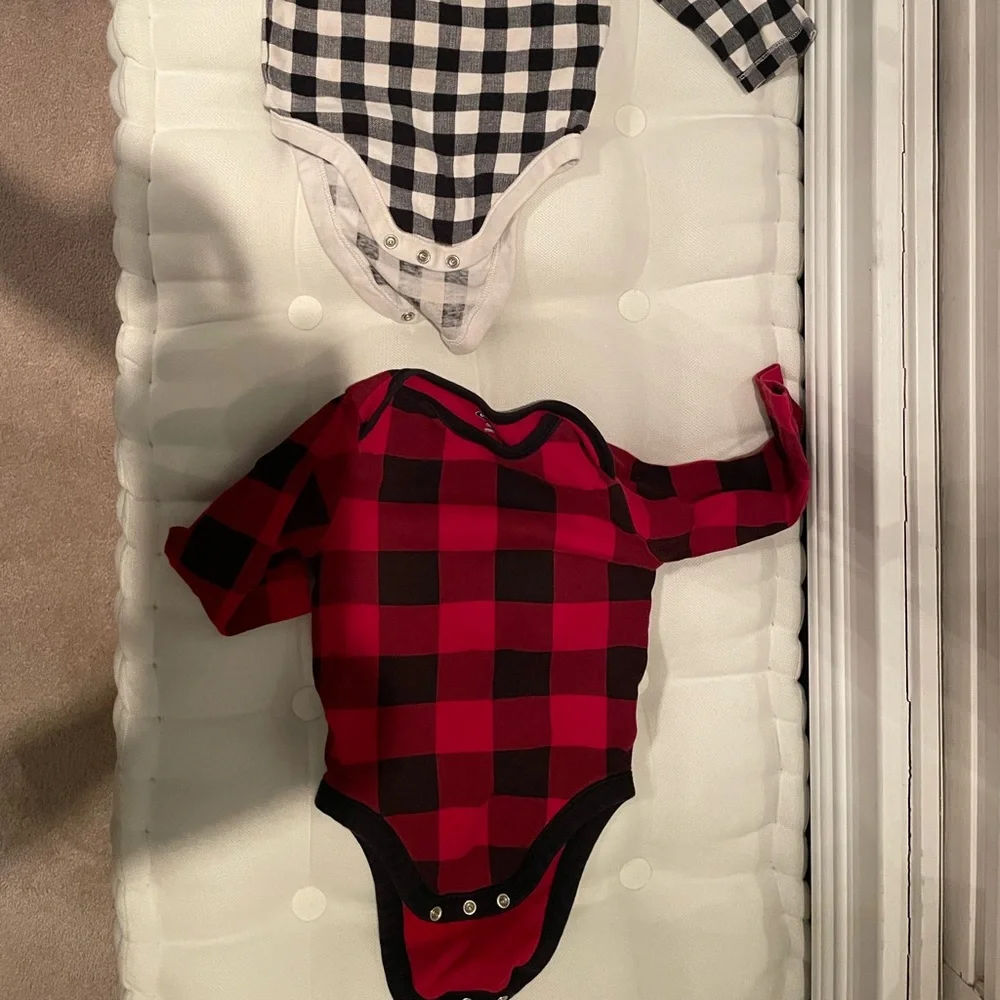 [Old Navy] Red Plaid and Buffalo Check Black and White Long Sleeve Bodysuit Set